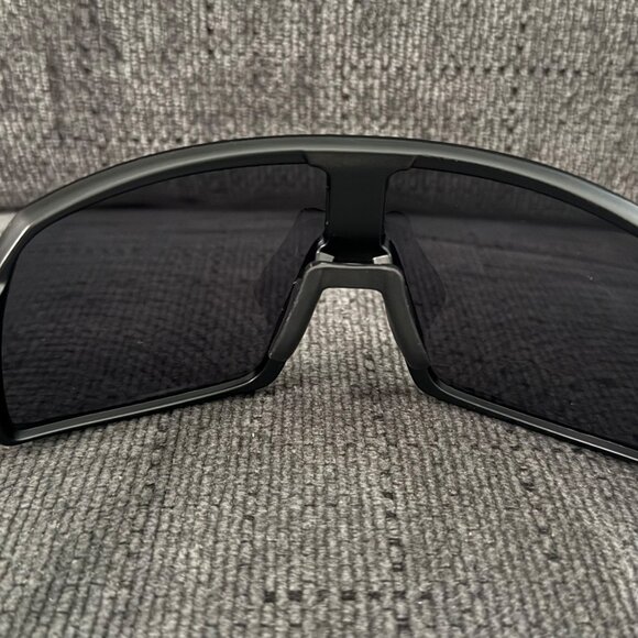 (OO9406) Oakley Sutro PRIZM Polarized Black Frame - Picture 8 of 10